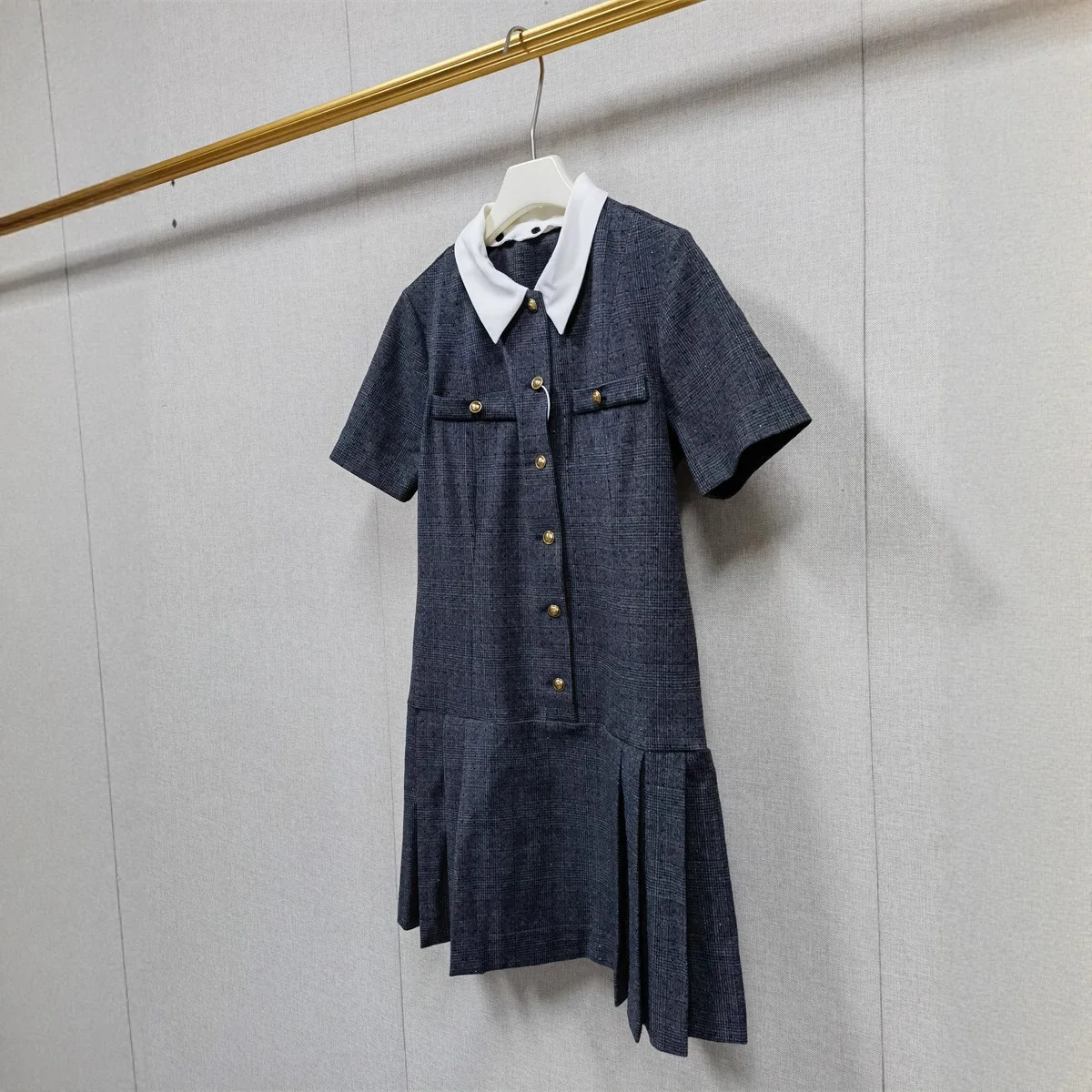 【هدية مجانية】2025 أوائل الخريف الفرنسية المتخصصة الشبابية الرجعية منقوشة التباين طوق مطوي فستان قصير الأكمام للنساء #2