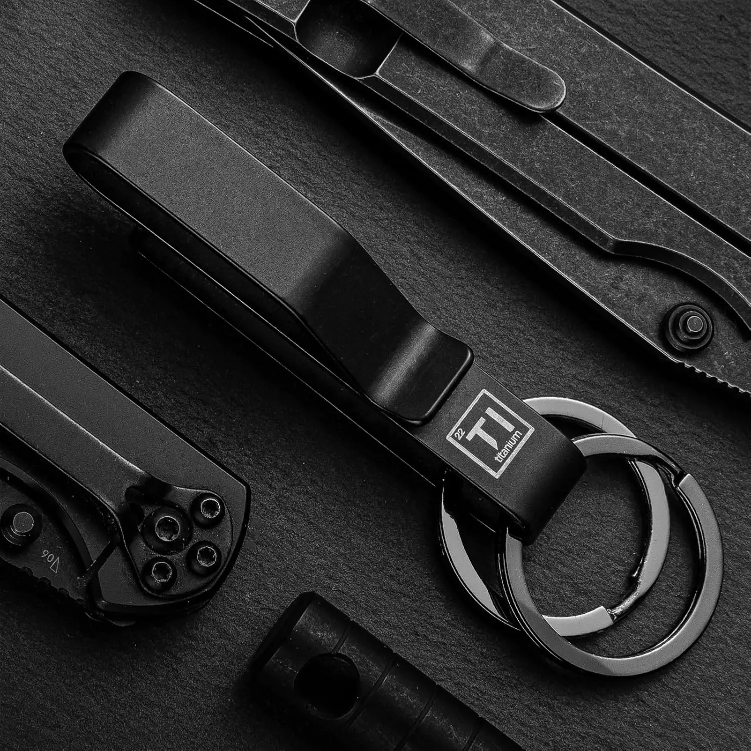 TISUR Titanium Duty Belt Key Clip,Belt Keychain Clip, Tactical Belt Key Holder With 2pcs Stainless Steel Key Rings for men