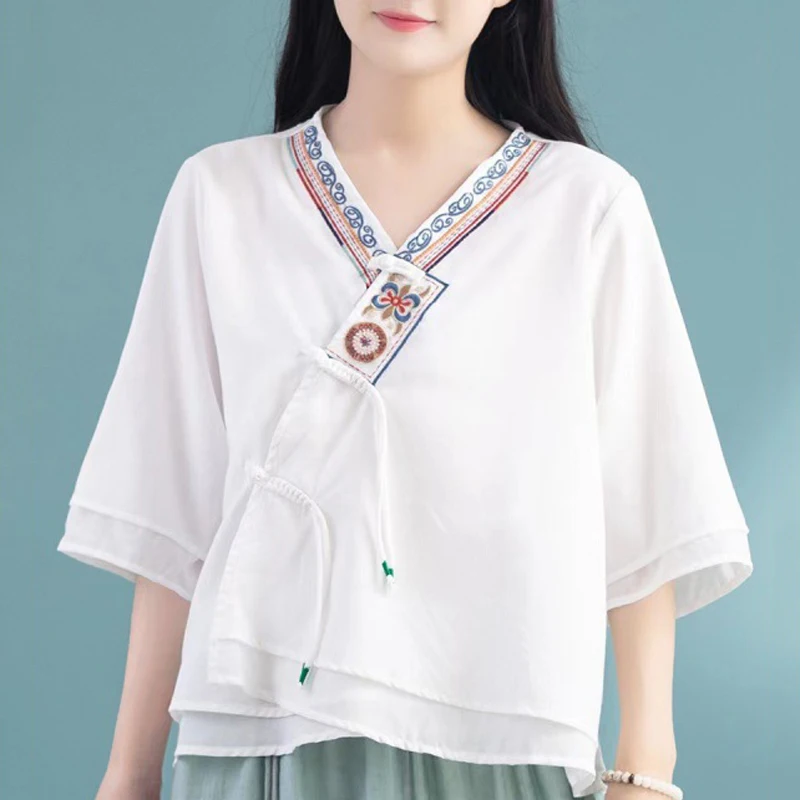 

2023 Cotton Linen V-neck Ethnic Embroidered Shirts Traditional Chinese Style Retro Hanfu Tops Zen Tea Cheongsam Qipao Blouse