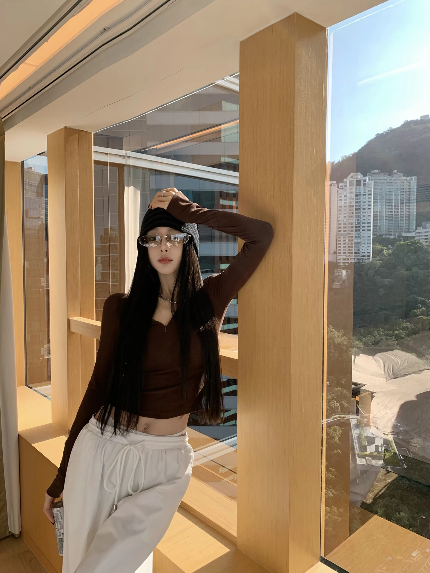 

Топ Fbblimit Milk Skin Base с капюшоном, эластичный, вязаный, облегающий, универсальный, мягкий, комфортный, с длинными рукавами, V-образным вырезом, для прогулок по городу и дома