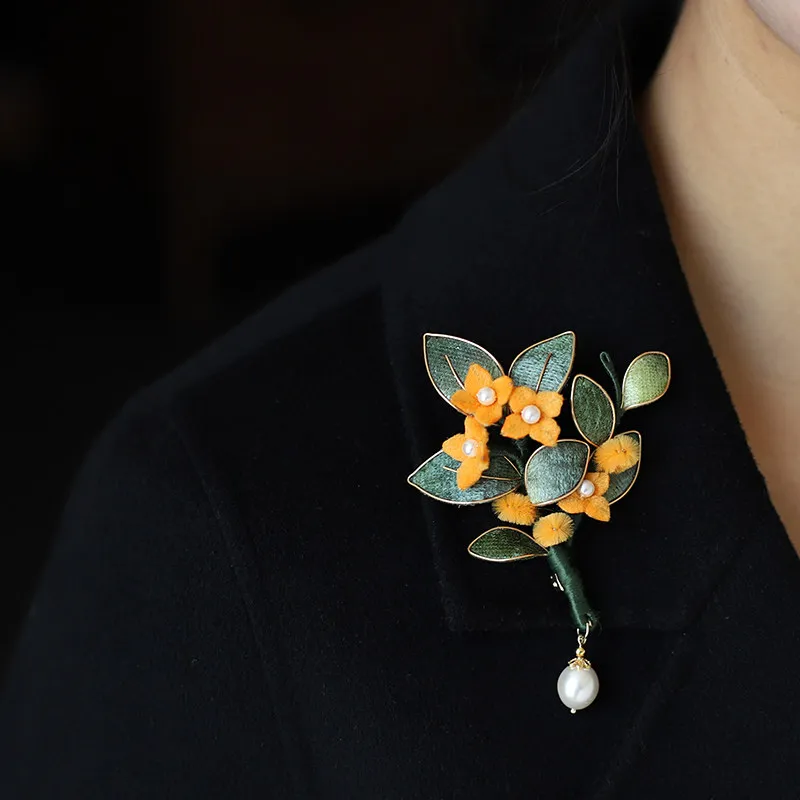 Chinese Style Osmanthus Velvet Flower Brooch Faux Pearl Hanfu Accessory For Sweater Coat Elegant Unique Fall Winter Lapel Pin