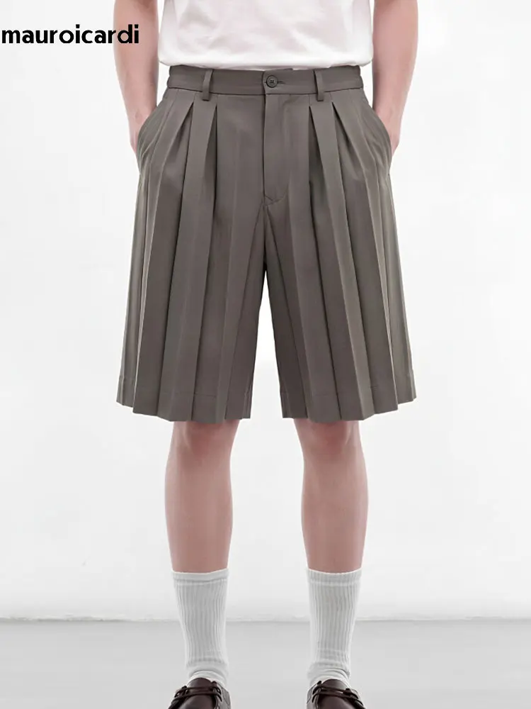 

Mauroicardi Spring Summer Soft Black Pleated Shorts for Men High Waist Elegant Luxury Knee Length Straight Pants Clothes 2026
