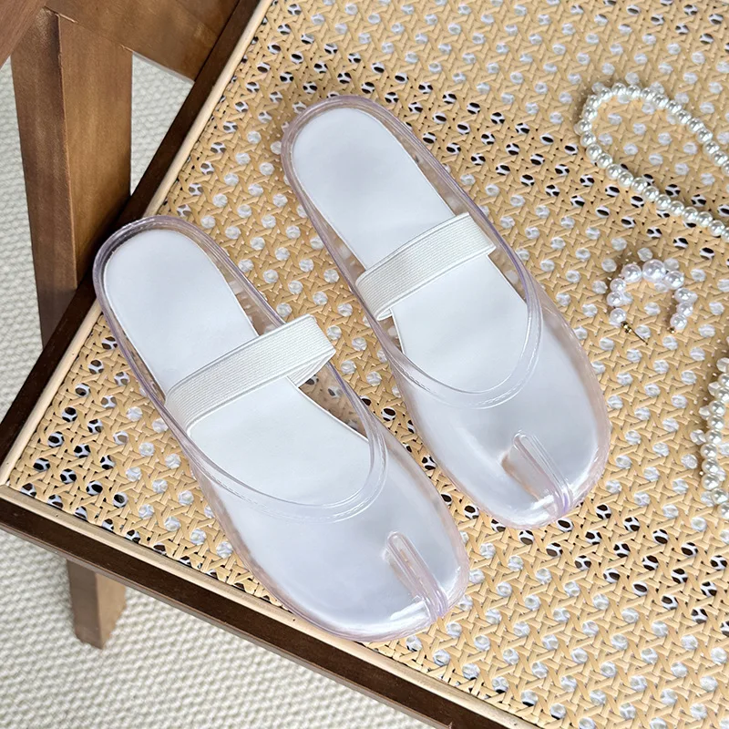 Koreanische Trendige Split-Toe Damen Jelly Sandalen Flache Slip-On Mules mit Einzelriemen Geschlossene Zehenpartie Kristall-Hoof-Schuhe für den Sommer – Detail 13