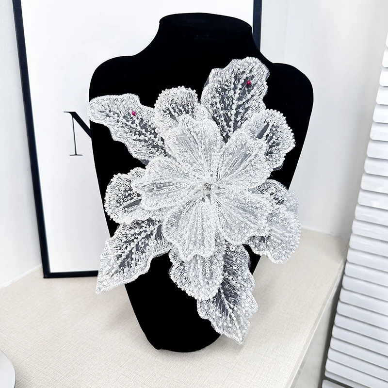 1ชิ้นเลื่อมลูกปัดลูกปัดดอกไม้ปกแผ่นแปะติดเสื้อ applique ลูกไม้สีขาวช่อดอกไม้ตกแต่ง DIY ชุดแต่งงานอุปกรณ์เสื้อผ้า
