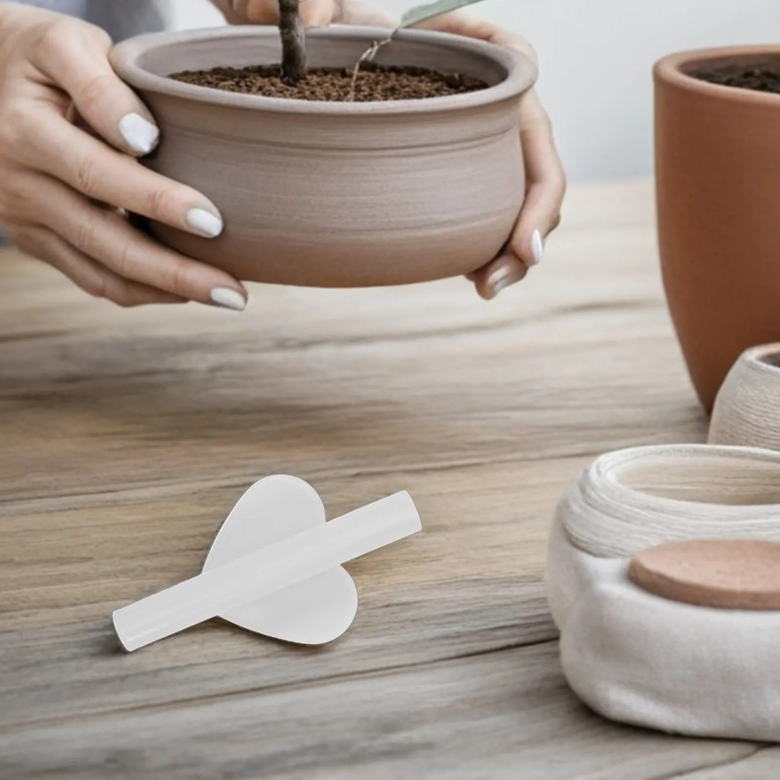 Edelstahl Herzförmige Wandmontierte Blumenvase Weiße Selbstklebende Hängende Vase für Romantische Heim- und Hotelzimmerdekoration