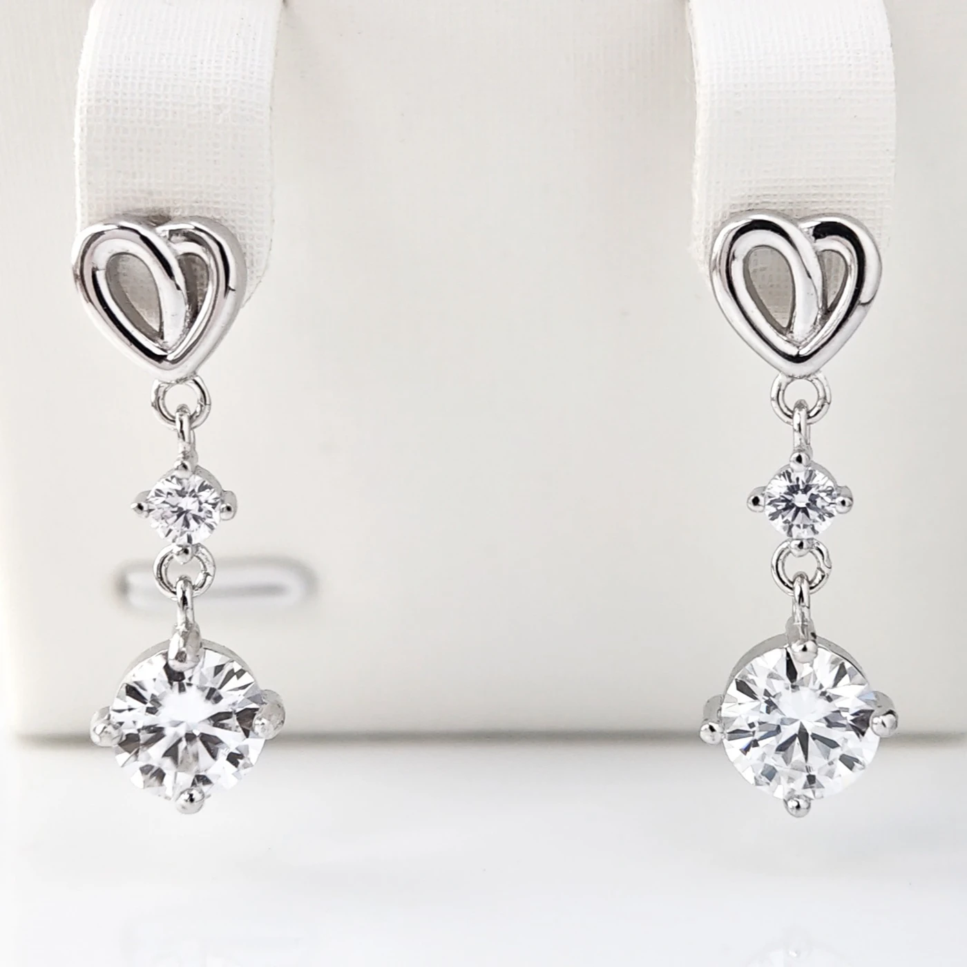 1pair 0.5/1Carat S925 Heart-shaped Fringed Earrings Feature A Moissanite, Suitable for Ladies To Wear Daily.