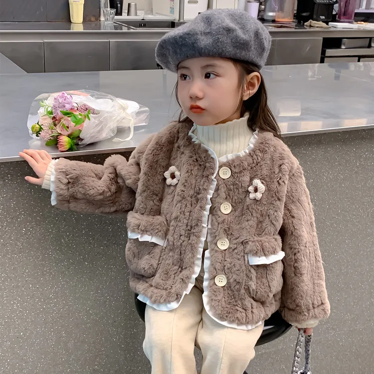 

Коричневая куртка из искусственного меха для девочек с цветочными деталями, милая отделка с рюшами, теплое зимнее пальто, стильная детская верхняя одежда, зимняя куртка