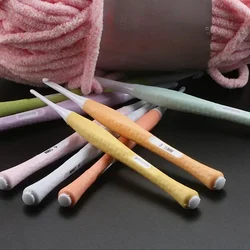 8pcs Handle Crochet Hook Ergonomic Crochet Hook Set for Arthritic Hands Crochet Needle Set and Crochet Accessories for Beginners