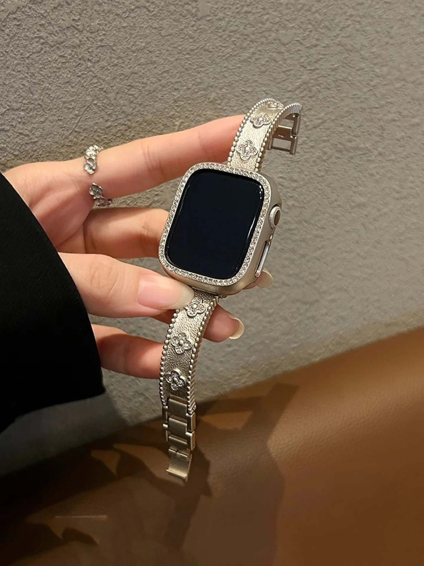 

Compatible with iWatch strap 38mm 40mm 41mm 42mm 44mm 45mm 49mm Clover with diamond fashion handmade strap