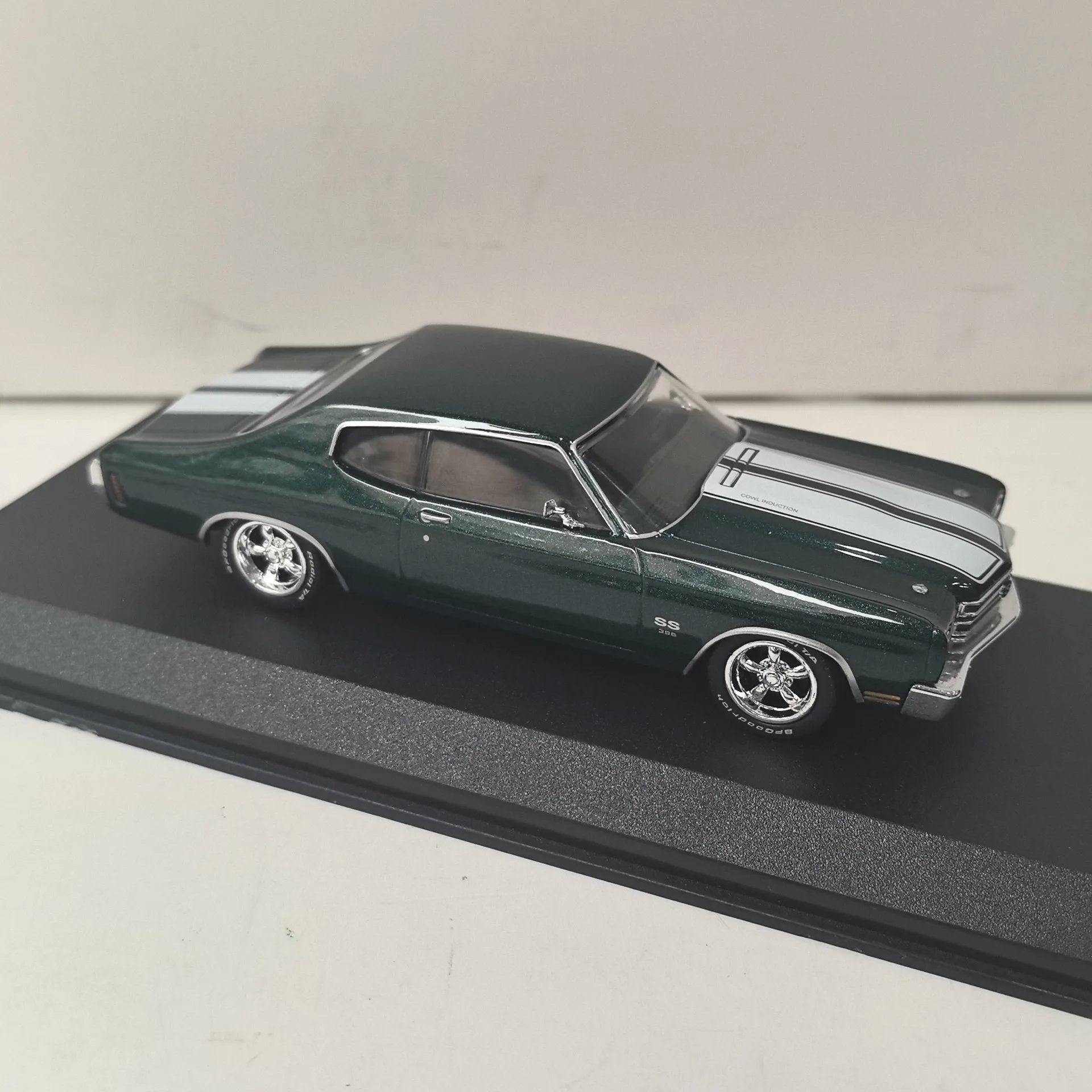 Diecast verde 1/43 escala Chevrolet Chevelle Ss 396 Chevrolet coche en miniatura de aleación juguete coleccionable regalo recuerdo adorno de exhibición