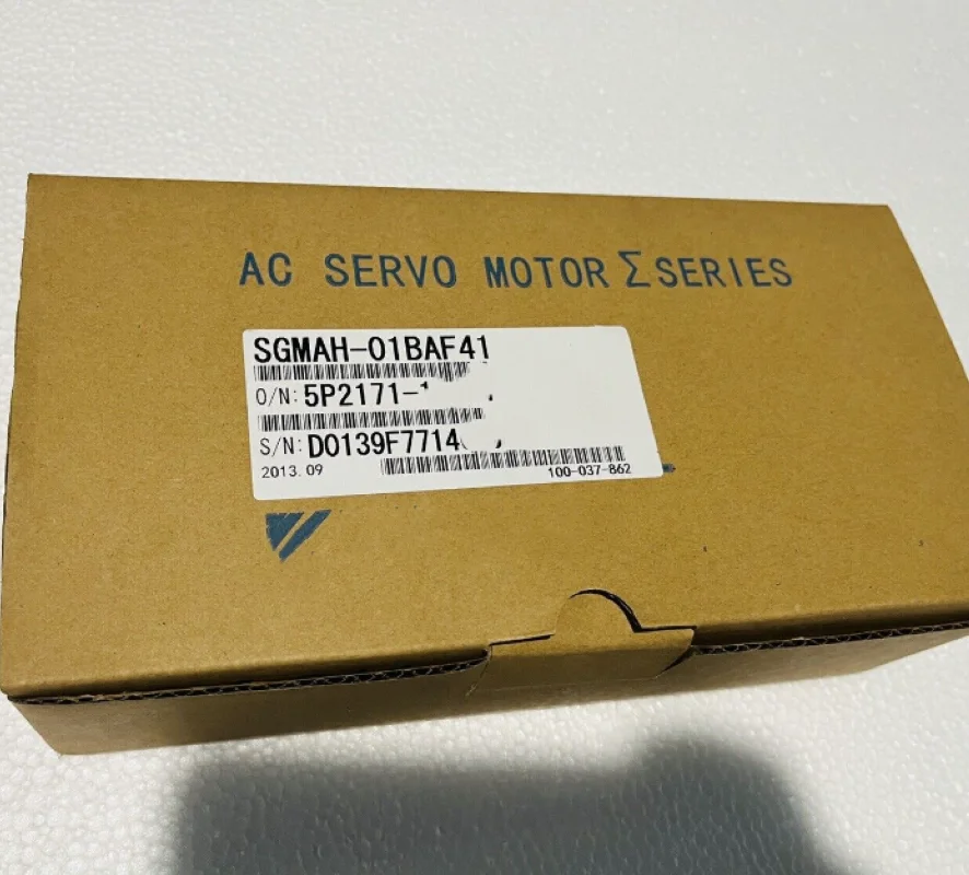

SGMAH-01BAF41 Новый серводвигатель