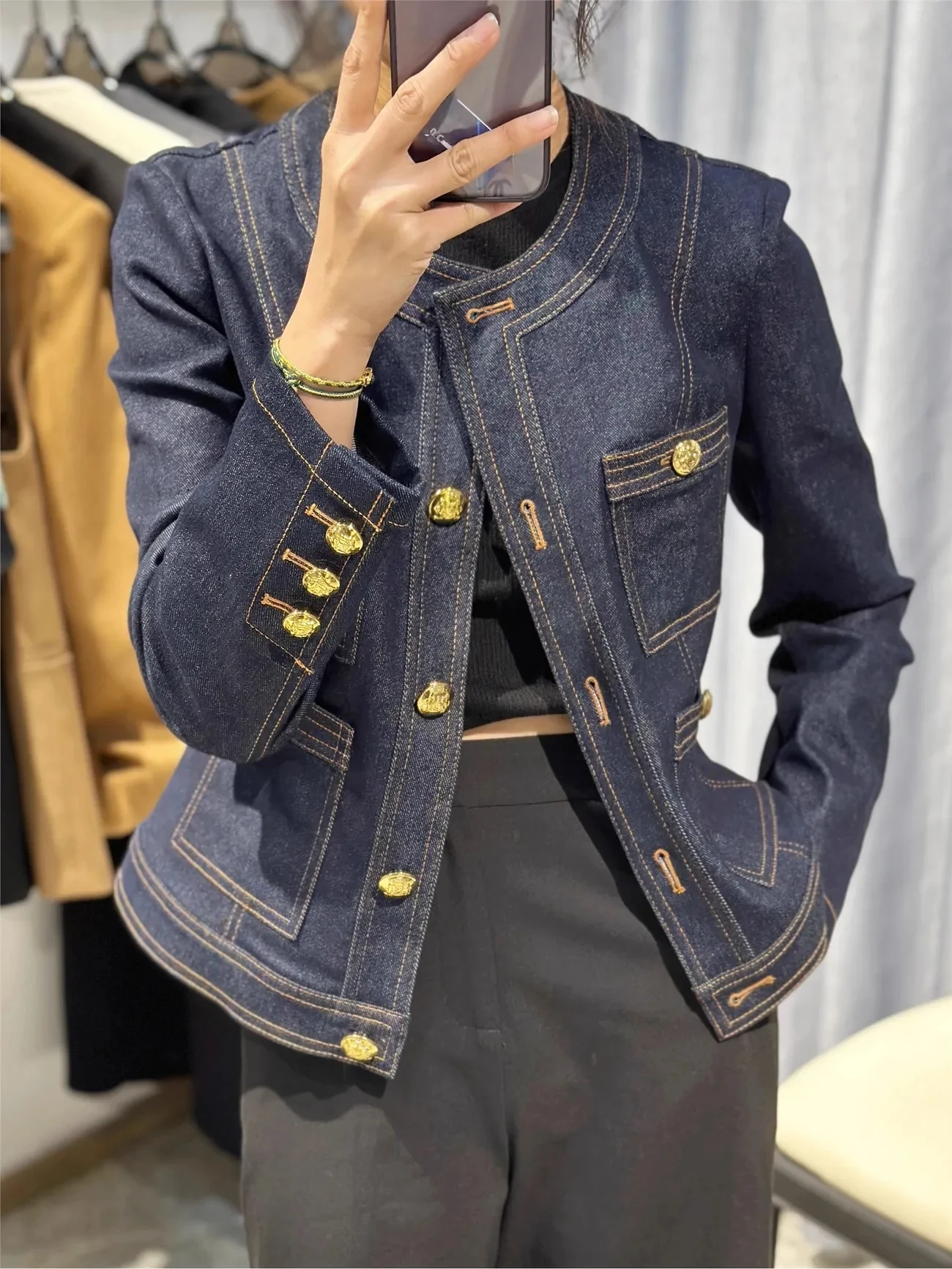 

2025 New High-End Denim Short Jacket For Women Contrast Color Bright Line Gold Buttons Denim Coat Spring Autumn Women Denim Coat