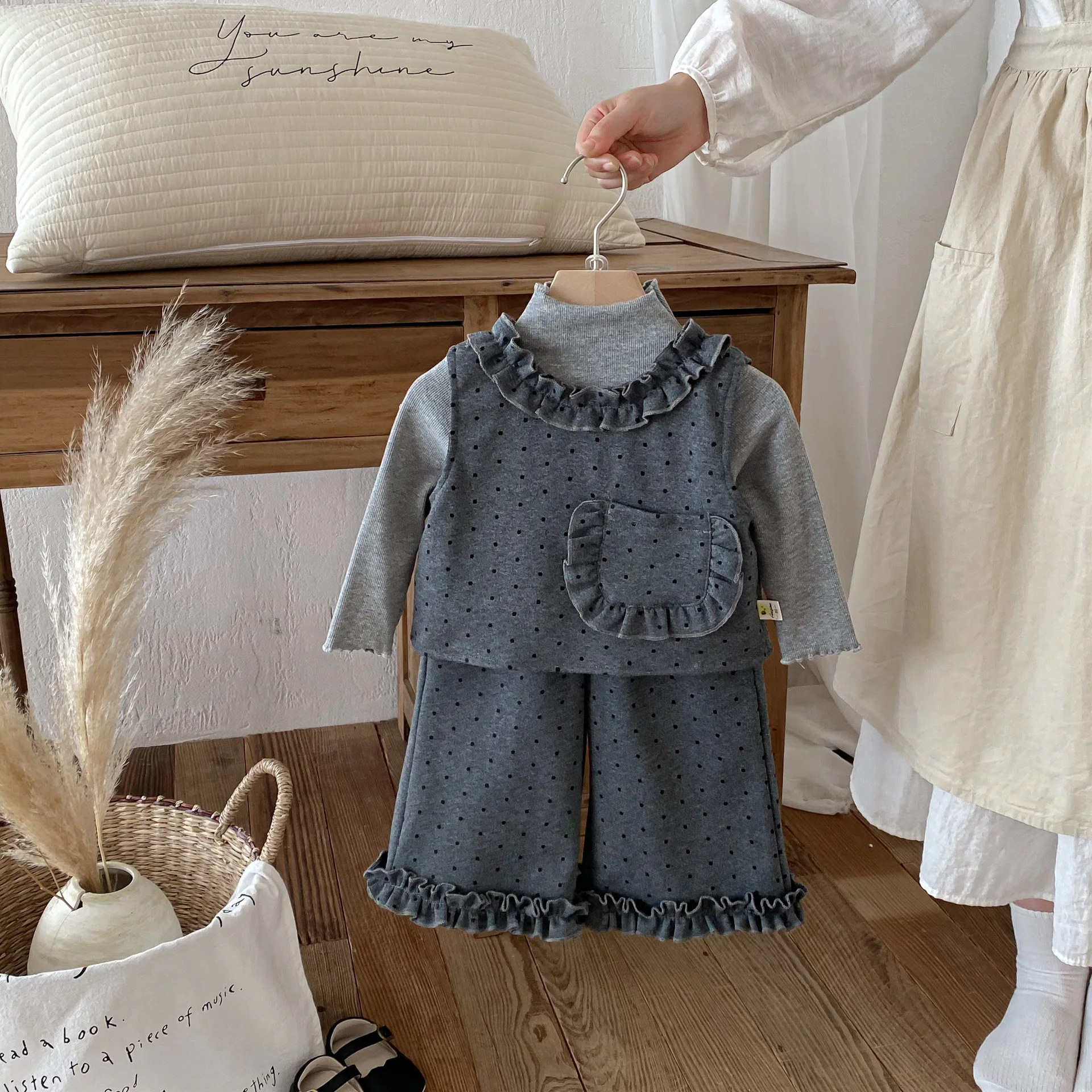 2026 Spring New Baby Sleeveless Clothes Set Girls Cute Polka Dot Bow Vest + Lace Wide Leg Pants 2pcs Suit Cotton Toddler Outfits