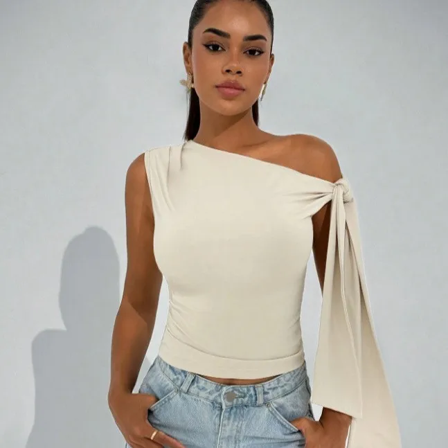 Sleeveless Oblique Neck Top Short Slim Fit Asymmetrical Design Streetwear Sexy Pullover with Seamed Construction Bodysuit Women