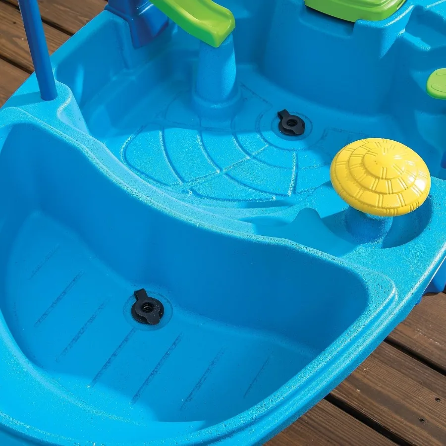Mesa de areia e água Fiesta Cruise com guarda-chuva, conjunto de brinquedos sensoriais para atividades infantis, brinquedos ao ar livre de verão, acessórios de brinquedo aquático de 10 peças