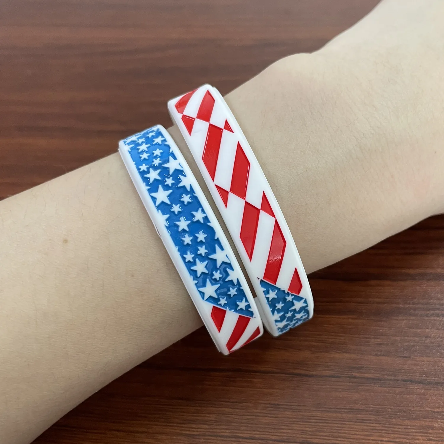 2pcs Engrave America Flag Bracelet Men Women USA Silicone Wristband Bangle Sport Rubber Band United States Patriotic Accessories
