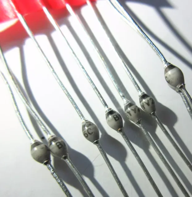 Ceramic New BYV26C Glass Passivated Diode Fast Recovery Diode 1A 600V SOD-57