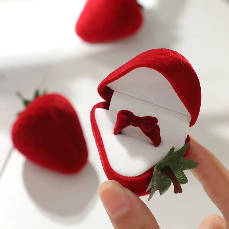 Strawberry Velvet Jewelry Gift Box for Kids Cute Ring Storage Organizer Adorable Decorative Case for Accessories Party Favors