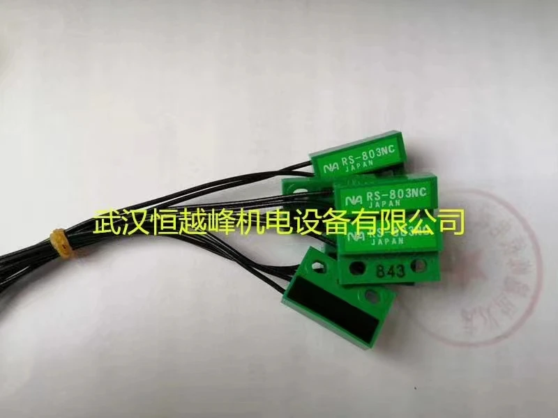 

Датчик RS-803NO RS-803NC RS-803SH RS-1NO Совершенно новый оригинал в наличии 1шт.