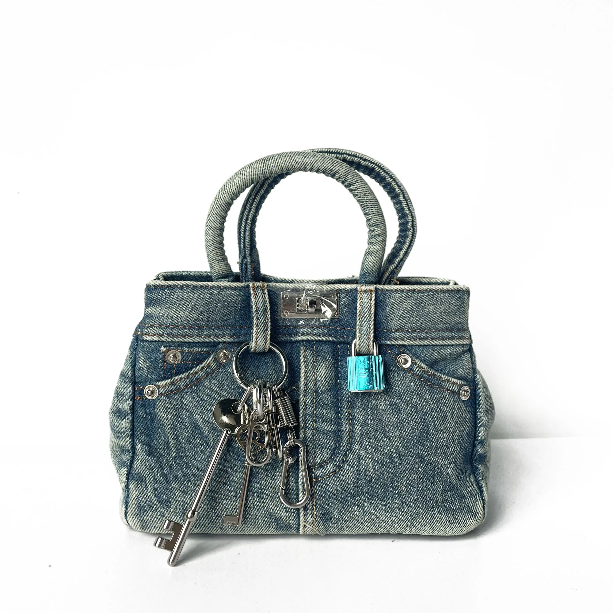 

Джинсовая сумка 2025, новый классический дизайн с замком, старая стирка, джинсовая сумка на носок, модная винтажная уличная трендовая женская сумка в мотоциклетном стиле