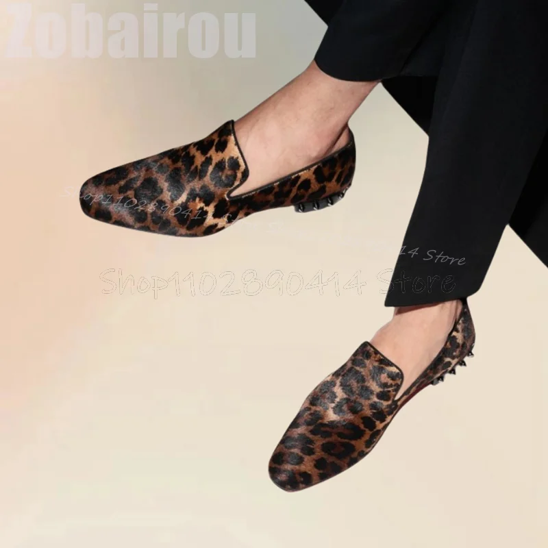 Rivetti in metallo Decor Leopard Print mocassini con punta quadrata moda Slip On scarpe da uomo lussuose scarpe Casual da uomo per banchetti fatti a mano