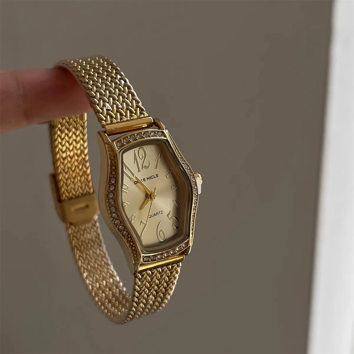 Barrel-Shaped Large Numeral Watch For Women, High-End Design, Quartz Watch For Students And Women, Trendy Women'S Watch.