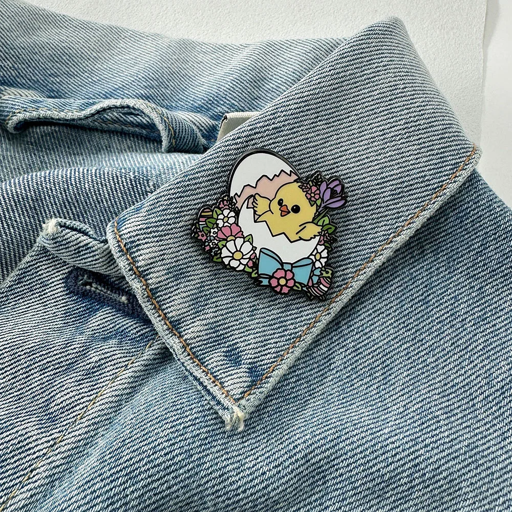 Osterküken-Brut-Emaillierter Anstecker Blumenkranz-Schleifen-Pin Frühlings-Themen-Abzeichen Feiertagsgeschenk Entzückendes Tier-Ei-Accessoire – Detail 6