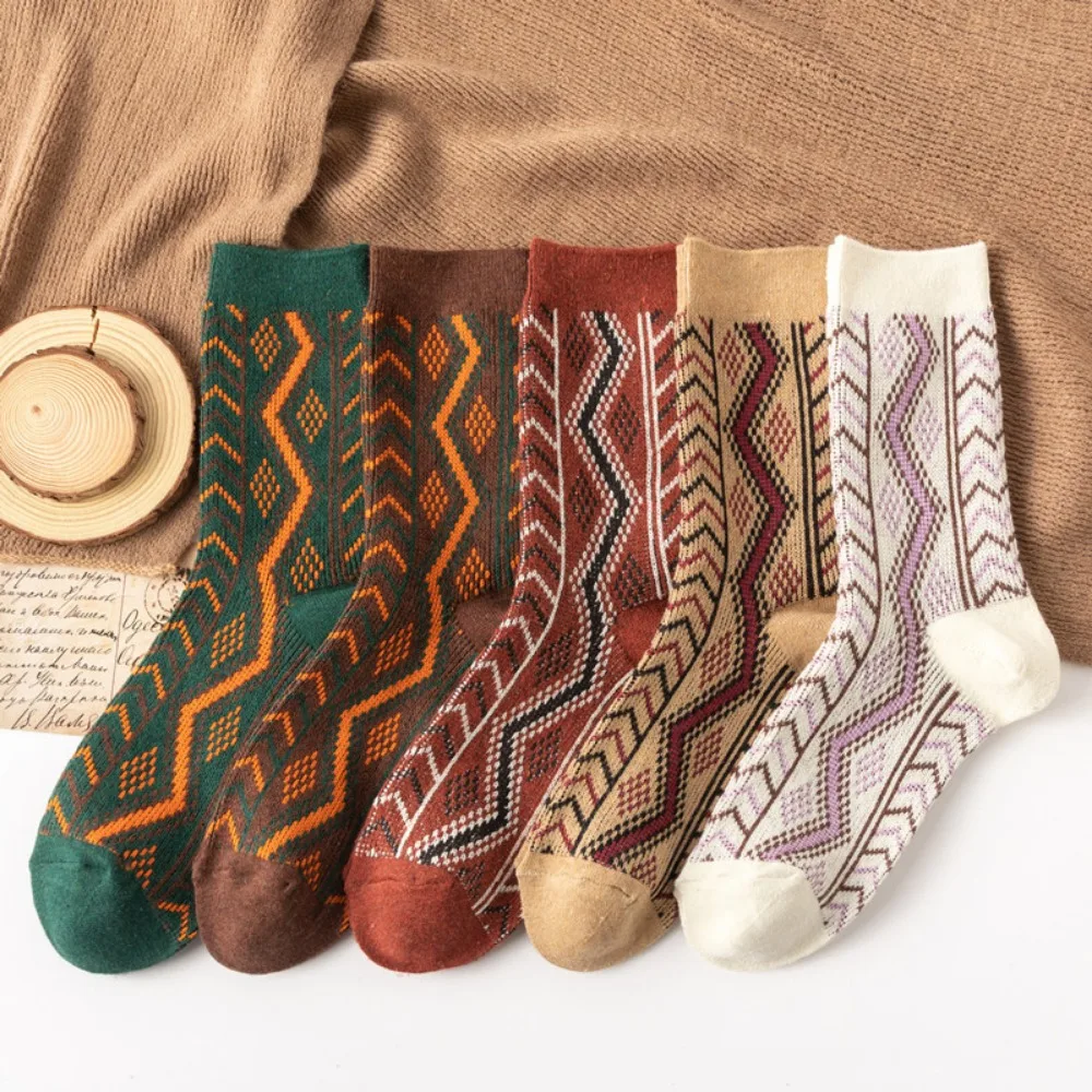 

5 Pairs Fashion Warm Retro Women Wool Socks Geometric Pattern Wavy Striped Women Mid-tube Casual Socks