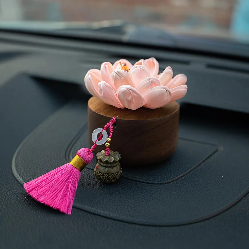

Car ornaments Center console men and women high-end atmospheric aromatherapy car ornaments