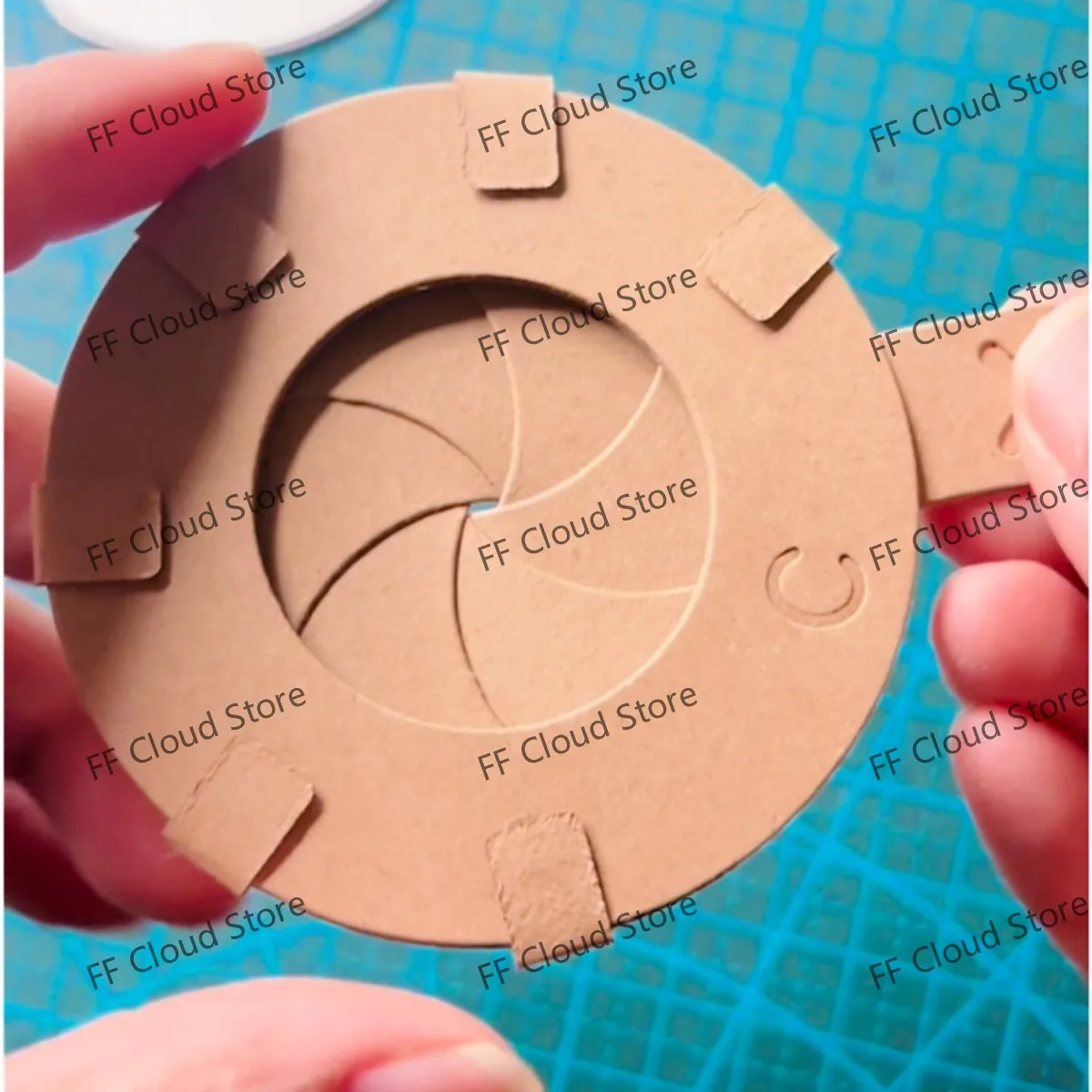 Kameraobjektiv-Mechanismus Stanzform DIY Scrapbook Fotokarten-Herstellung Dekorative Prägeschablone Bastelzubehör Neu