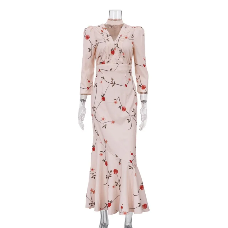 2026 Neues Französisches Blumenmuster Hochzeitskleid Elegantes Damen-Meerjungfrauenkleid mit Choker V-Ausschnitt Plissiertes Design Hohe Taille Bodycon Langes Abendkleid – Detail 2