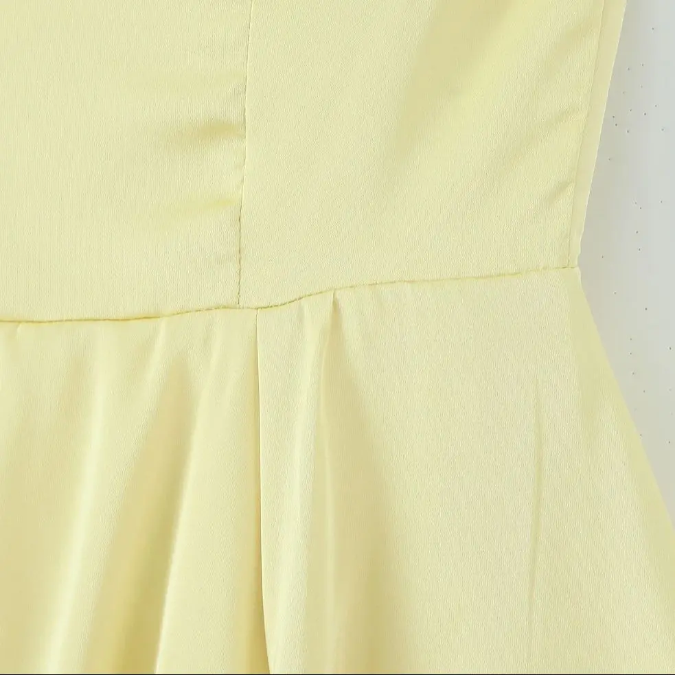 2025 เซ็กซี่สีเหลืองซาตินรัดตัวสไตล์สลิง Midi ชุดผู้หญิงลวดลูกไม้ V หน้าอกต่ํา 2 ชั้นซับ Hem Ball Gown Swing Party Robe