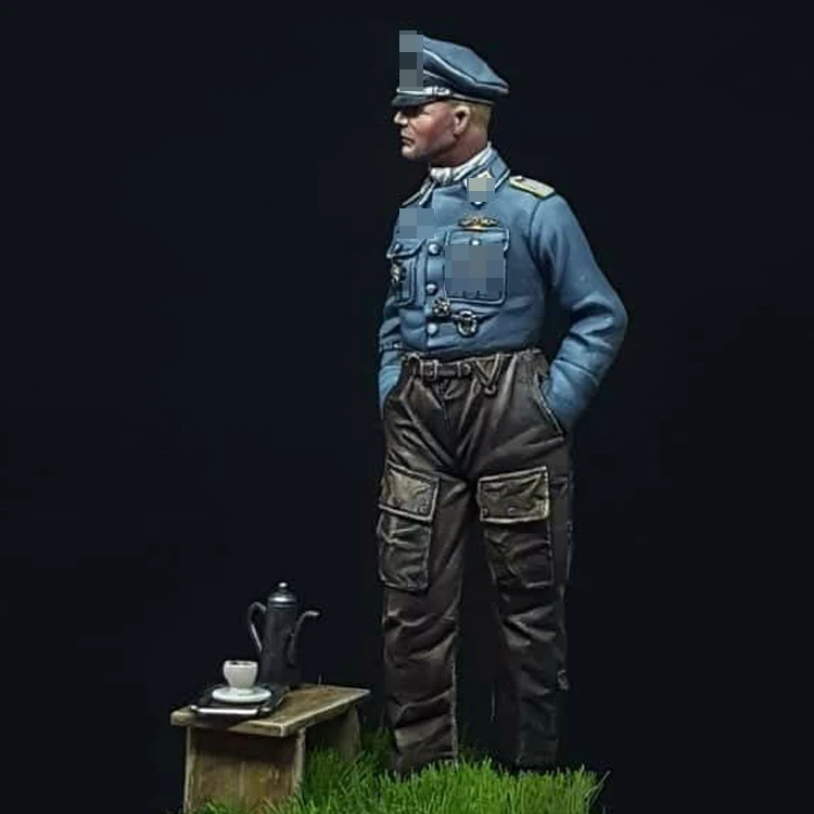 1/32 Resin Model figure GK LATE  WAR LUFTWAFFE PILOT Military theme of World War II Unassembled and unpainted kit