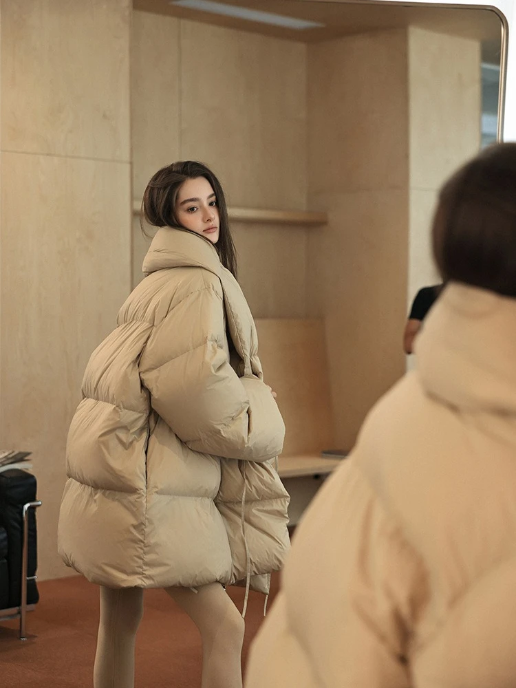 سترة نسائية شتوية جديدة لعام 2025 بياقة وشاح وياقة للركاب سترة كبيرة الحجم مقاومة للرياح