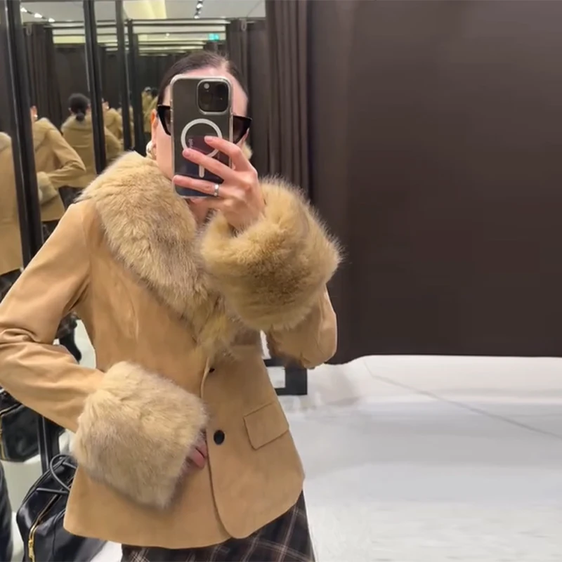 

Winter Women's Suede Jacket Chic Detachable Fur Collar Slim Coat Single Breasted Pocket Outwear 2025 New Fashion Lady Coats