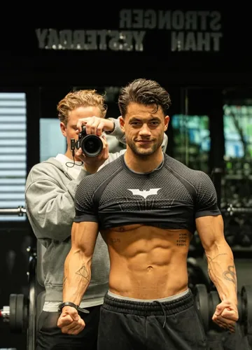 Camiseta deportiva para hombre, Top deportivo para correr y Fitness, transpirable, de secado rápido, patrón de murciélago, manga corta, estilo callejero clásico de moda, verano 2026