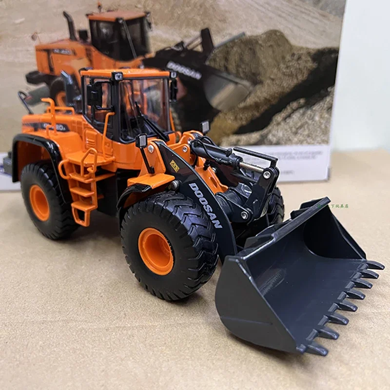 Diecast Alloy 1:40 Scale DOOSAN DL420A Loader Bulldozer Loading Unloading Truck Cars Model Adult Toys Classics Souvenir Gifts