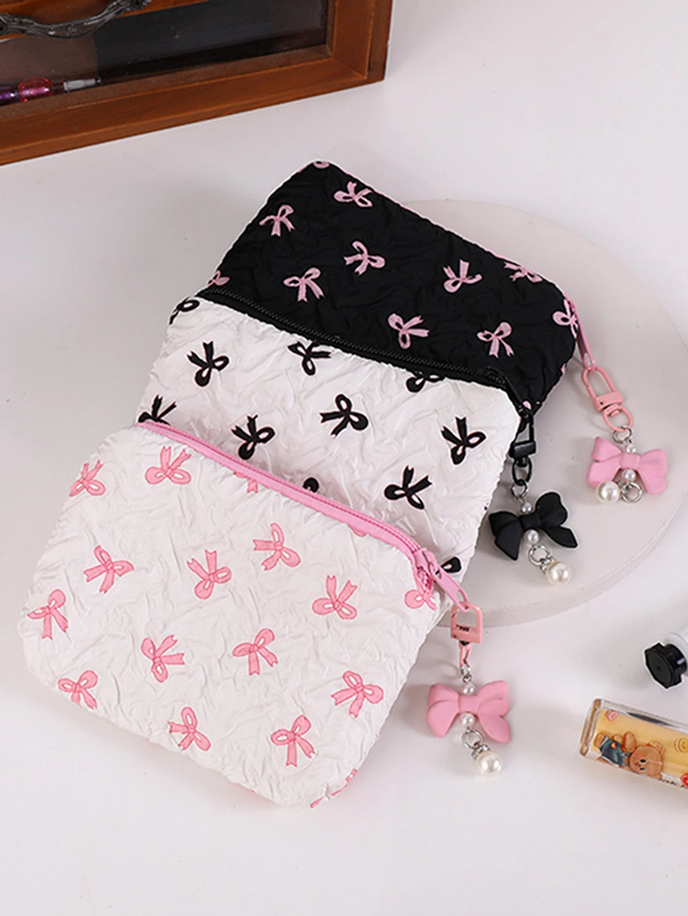 Plissierte Kosmetiktasche mit Schleife | Baumwoll-Kosmetiktasche für Damen, gesteppt, Reise-Make-up-Organizer für Mädchen, tragbare kleine Schleifen-Kosmetiktasche – Detail 6