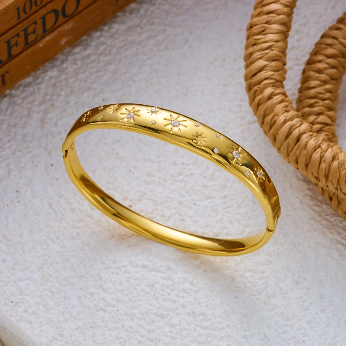 Vintage-Armreifen aus Edelstahl mit simulierten Perlen und Wellenmuster für Damen und Herren, bunter Zirkon-Stern, Liebesherz, gedrehter Armreif, Schmuck – Detail 28