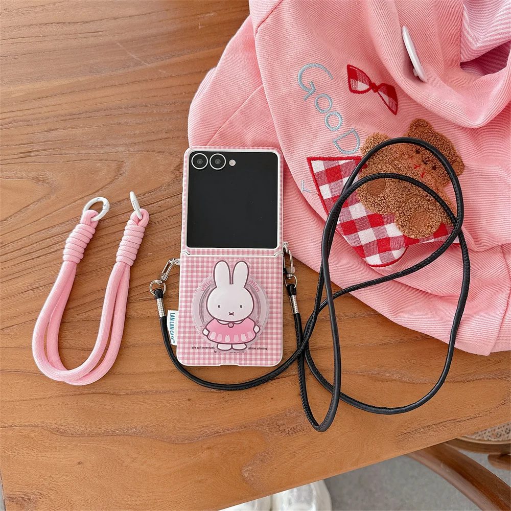 Etui na telefon Samsung Galaxy Z Flip7 Flip6 Flip 5 z motywem koreańskiego INS, w kratę, z króliczkiem z kreskówki, z magnetycznym stojakiem, z łańcuszkiem do noszenia na szyi lub przez ramię. — zdjęcie produktu 5