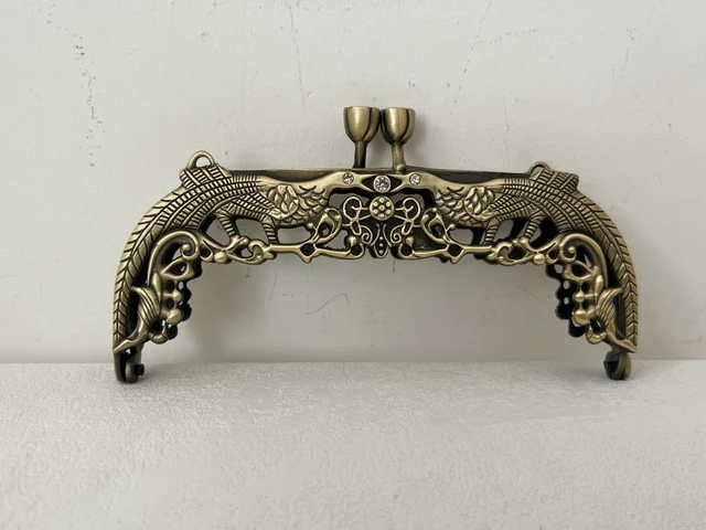 1 sztuki Hurtowy rozmiar 4 3/4 cala 12 cm Vintage Fancy Zinc Alloy Emboss Sew On Coin Bag Purse Pouch Frame Hardware Anti Bronze