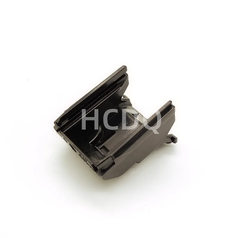 10 PCS Original and genuine 7134-8573-30  Sautomobile connector plug housing supplied from stock