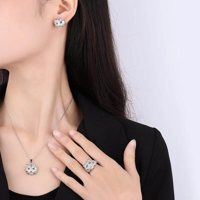 Jewelry New Gold Plated Vintage Full Diamond Luxury Inlaid Leopard Temperament Entry Lux Pendant Suit Wholesale