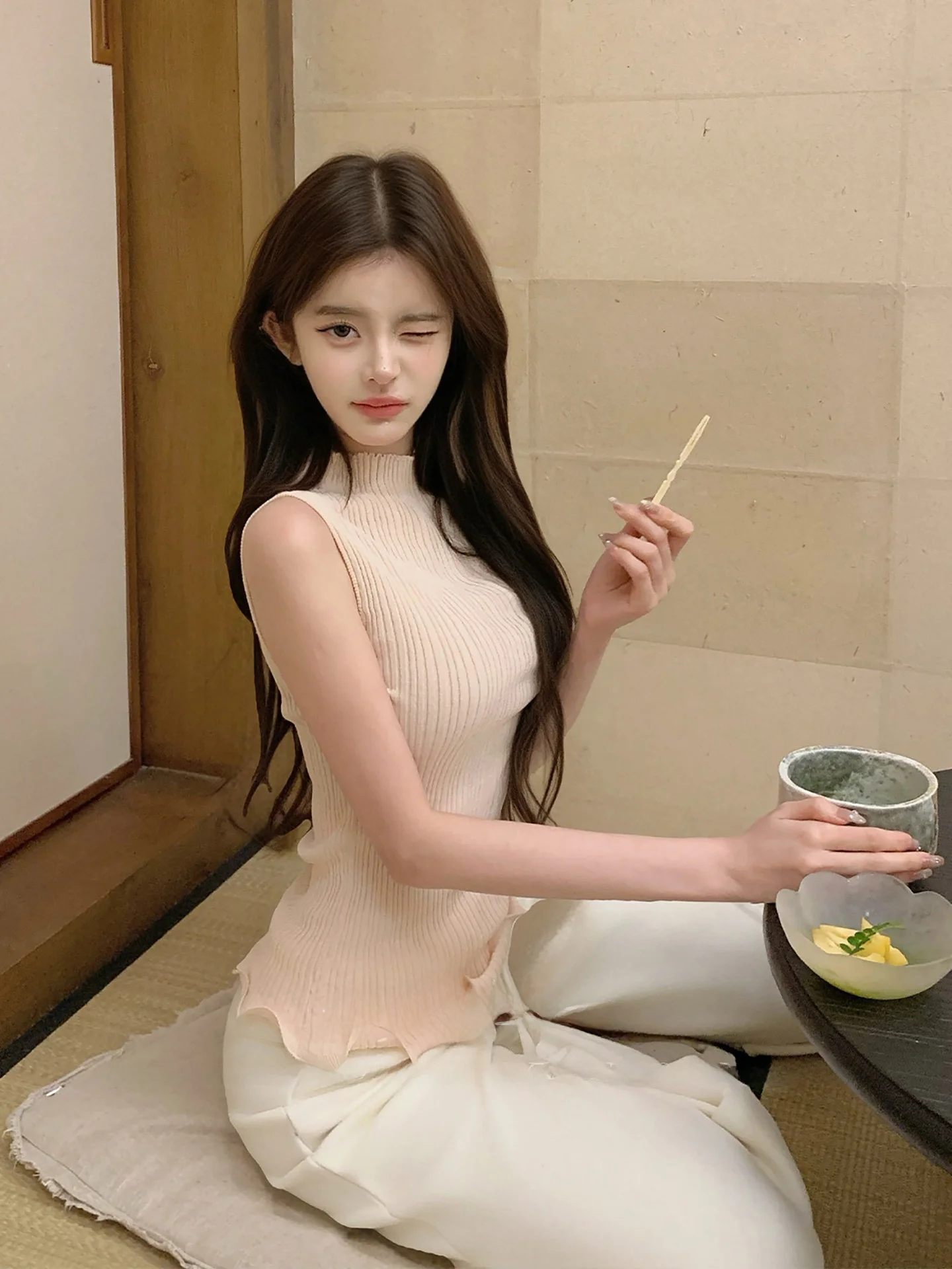 

Женский вязаный жилет Design Sensation с высоким воротом, приталенный, с цветочным узором по низу, для ношения как нижний или верхний слой, весенний сезон, облегающий крой