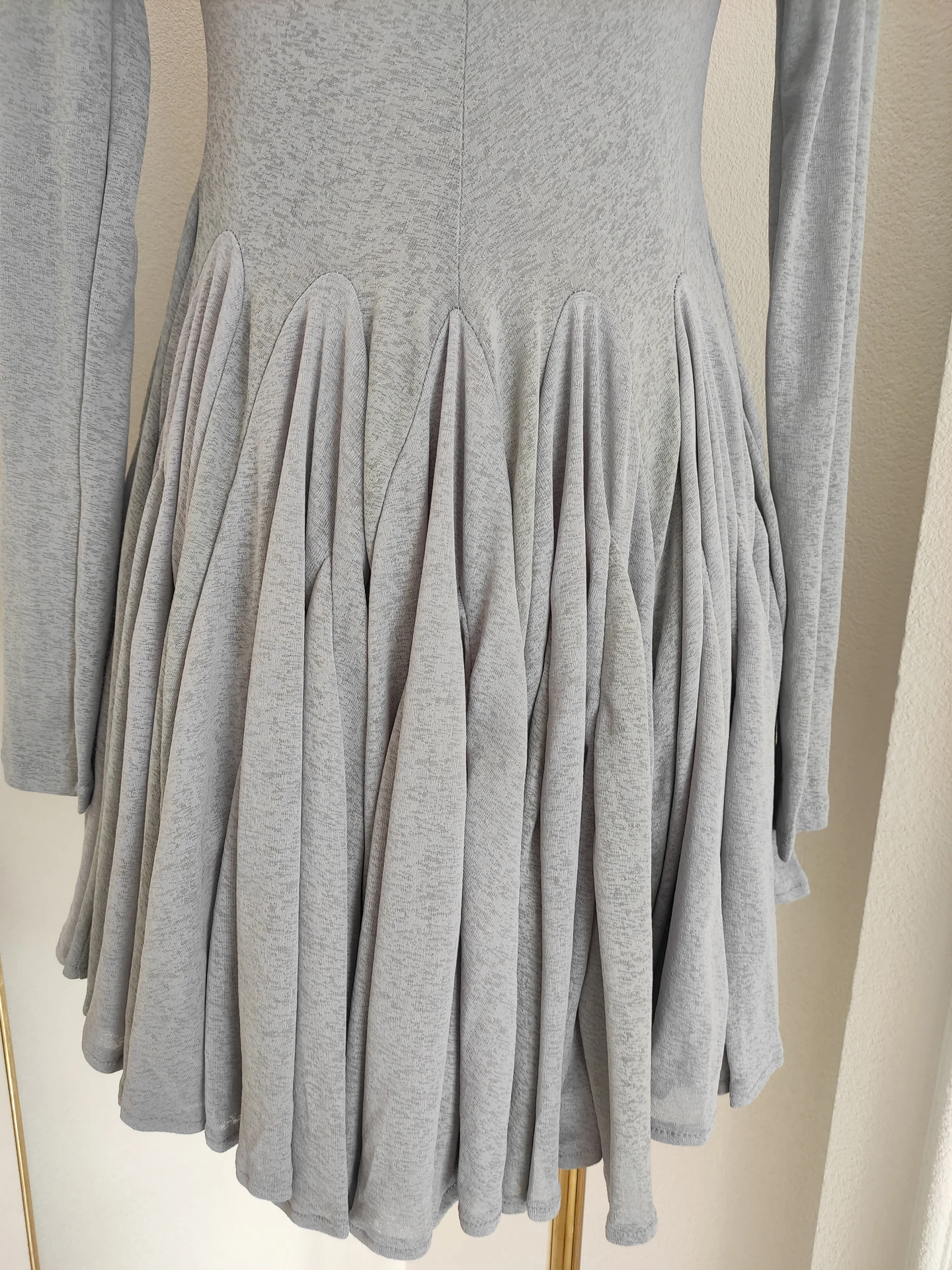 여성 섹시 긴팔 홀 디자인 클럽 바디콘 미니 드레스 라운드넥 주름 이브닝 파티 럭셔리 생일 드레스 신상 베스티도