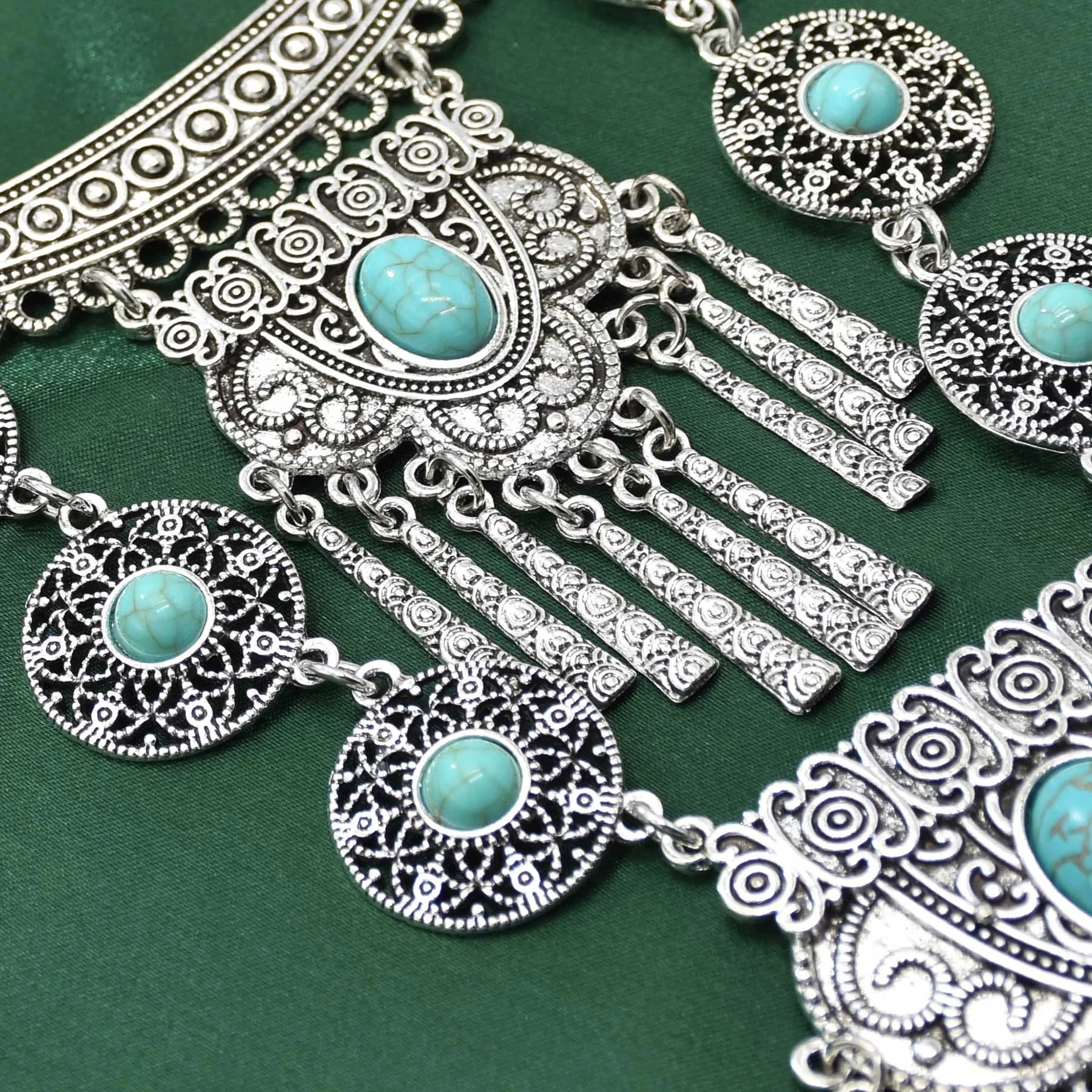 Antique Gypsy Tribal Ethnic Bib Necklace for Women Silvery Metal Carved Inlaid Acrylic Turquoise Choker Necklaces Collar Jewelry