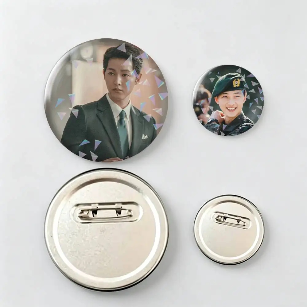 Korean Actor Song-g Joong-ki Brooch Metal Badge Brooch, Fashion Decorative Pins for Hat Bag Clothing Decoration Gift,Souvenir.