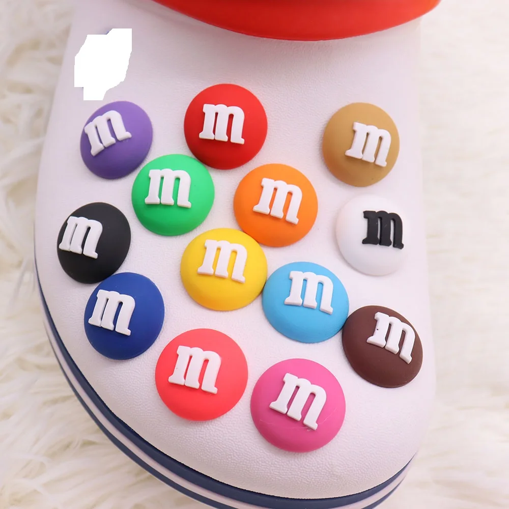 Mix 50 stücke PVC Cartoon Food Serie Schokolade Sandalen Schuh Charms Zubehör Kinder Designer Dekoration DIY Rucksack Kind Party Geschenk