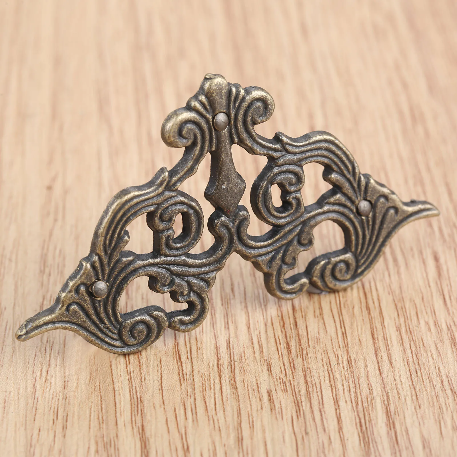 4pcs 62*35mm Antique Bronze Corner Decorative Protectors Corner Brackets For Menus Photo Frame Furniture Decorative Protector