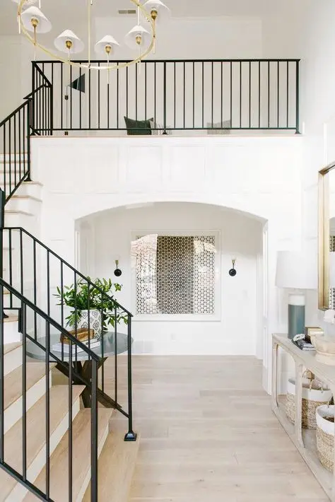 Personalizzazione Corrimano per scale in ferro battuto forgiato a mano dal design moderno Balaustre decorativi e accenti di rosetta con antiruggine